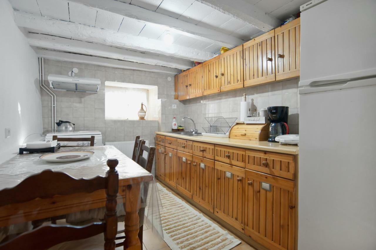 Elia Apartments Chrisso Delphi Bagian luar foto