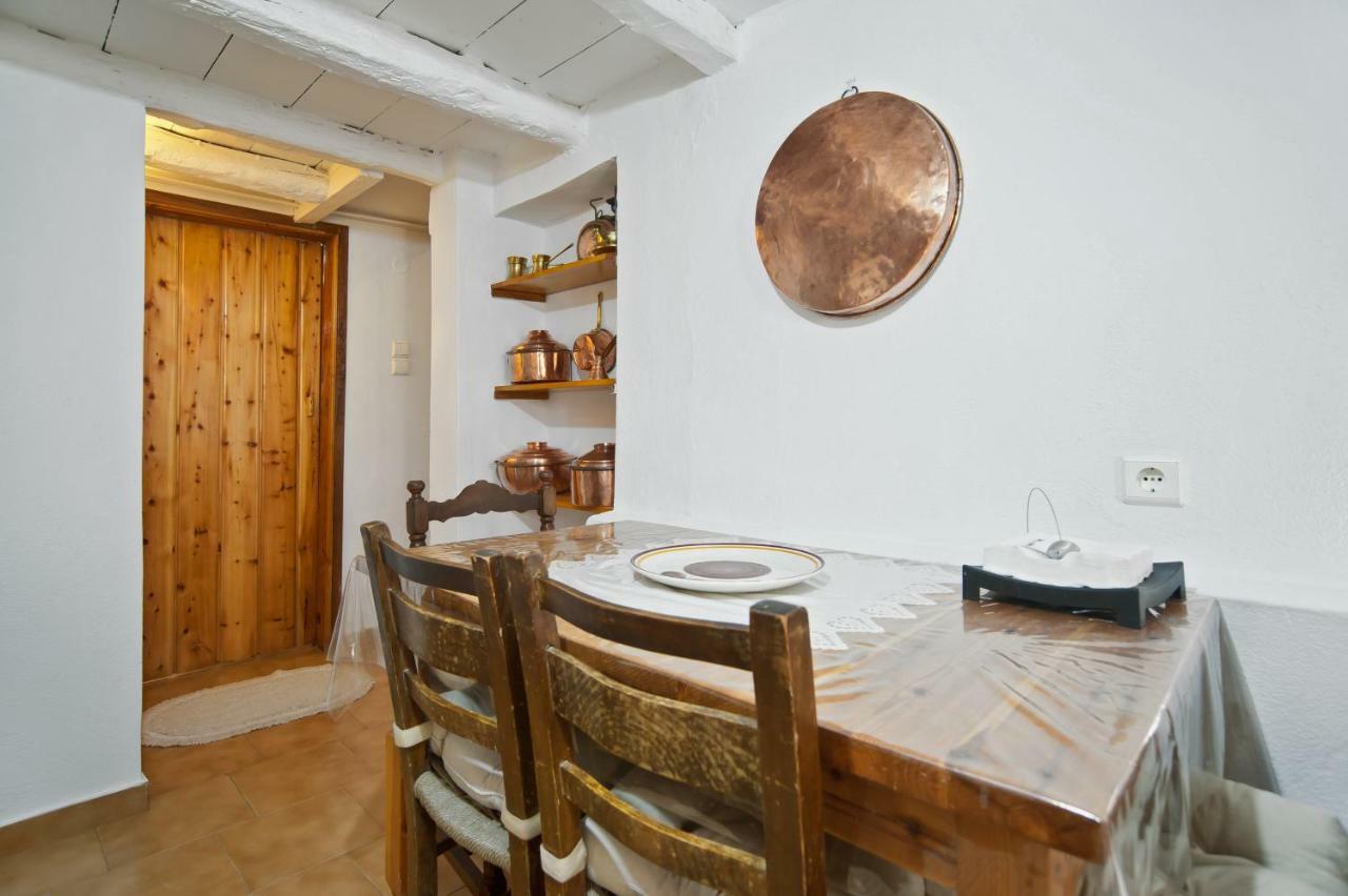 Elia Apartments Chrisso Delphi Bagian luar foto