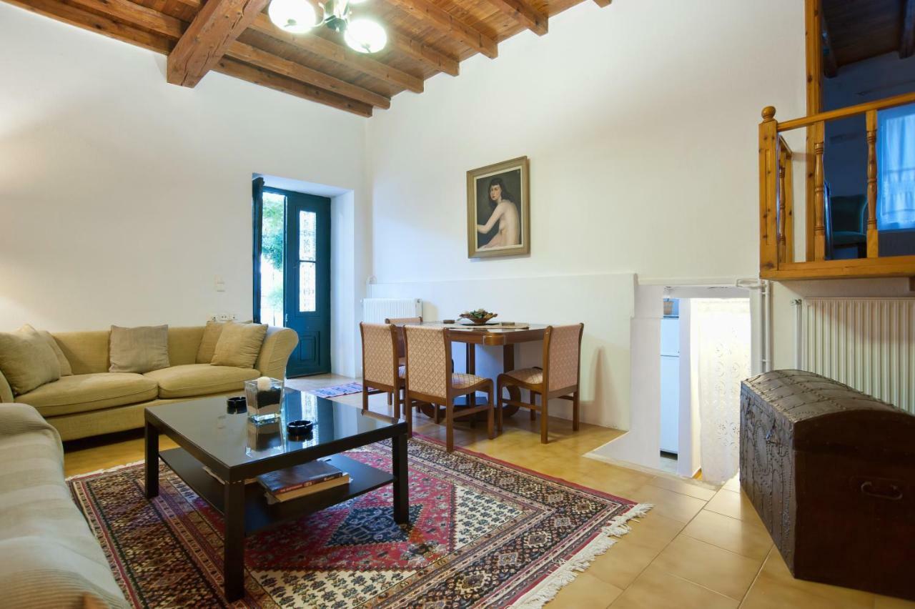 Elia Apartments Chrisso Delphi Bagian luar foto