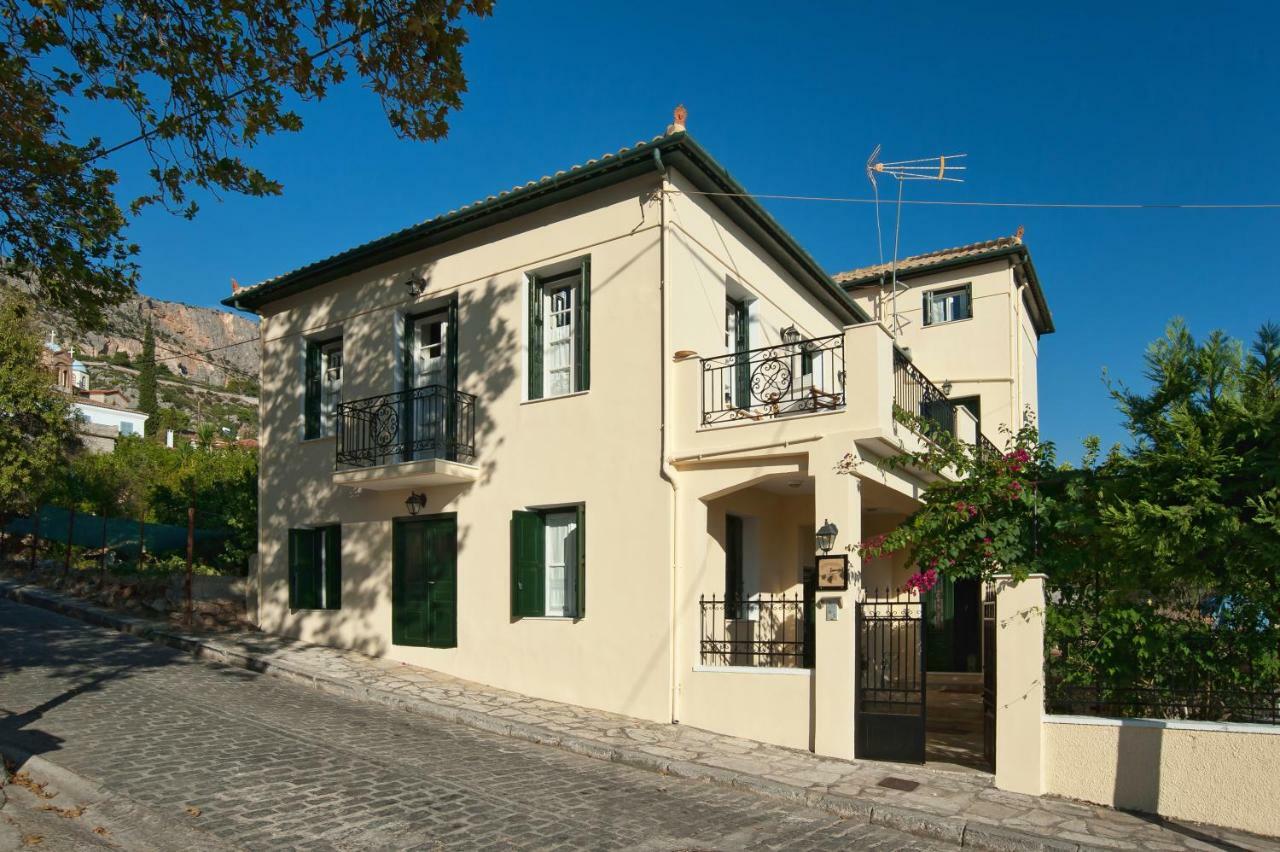 Elia Apartments Chrisso Delphi Bagian luar foto