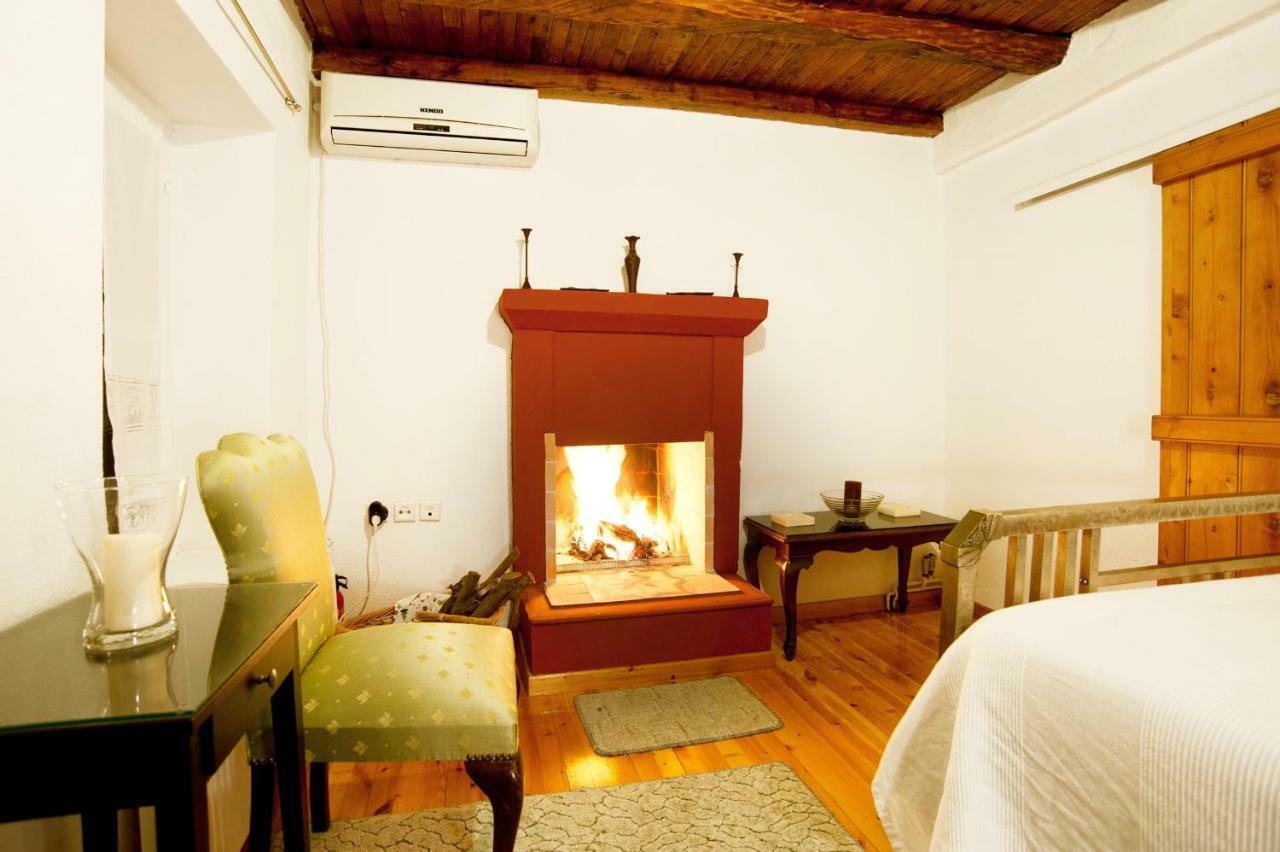 Elia Apartments Chrisso Delphi Bagian luar foto